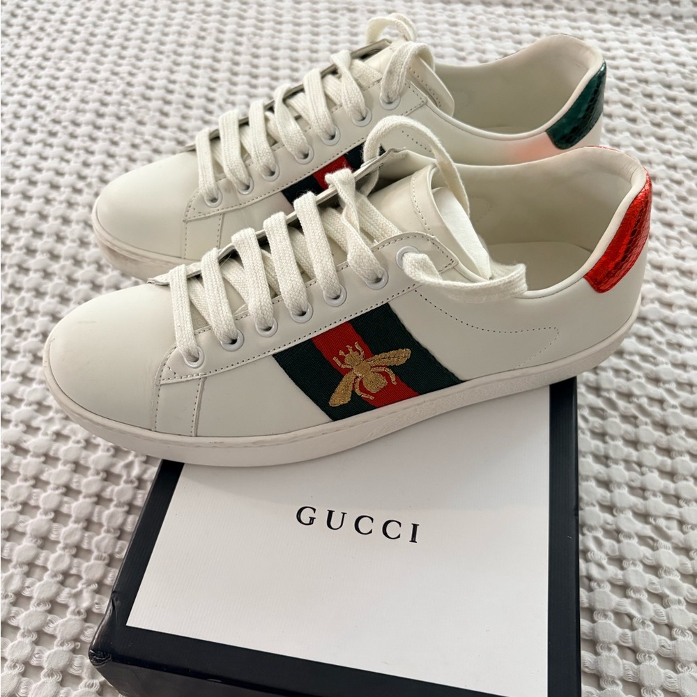 Gucci Cream Sneakers with Red and Green Stripes